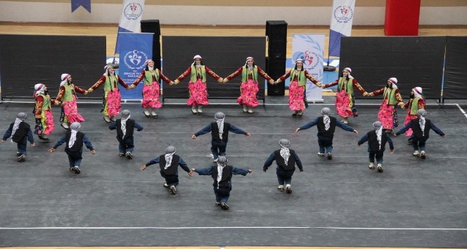 Tuşba’daki okullarda halk oyunları başarısı