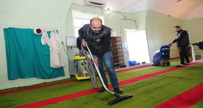 Mardin’de ibadethaneler temizleniyor