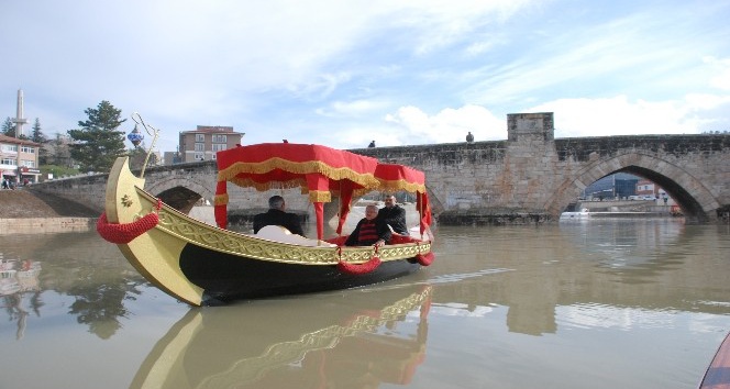 Venedik Gondolu yerine Osmanlı Kayığı