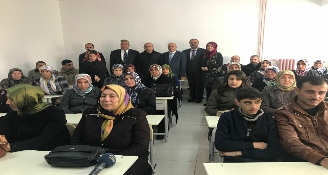 "Ana Kız Okuldayız" Projesi