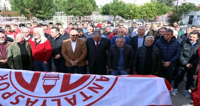 Antalyaspor’dan hayatını kaybeden eski futbolcusuna tören