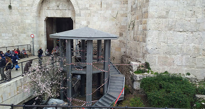 Mescid-i Aksa&#039;nın girişine gözetleme kulesi yerleştirildi