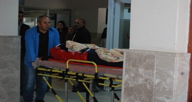 Bayramiç’te otomobil ile motosiklet çarpıştı, 1 yaralı