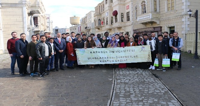 KBÜ’de okuyan uluslararası öğrenciler “Payitaht Abdülhamid” setini gezdi
