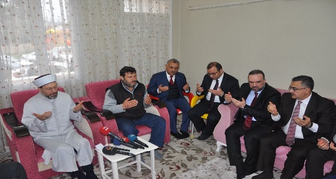 Diyanet İşleri Başkanı Erbaş, Şehit Fatma Avlar’ın ailesini ziyaret etti