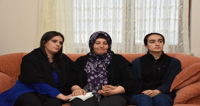 Bakan Sarıeroğlu, gaziyi ve şehit ailesini ziyaret etti