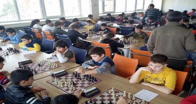 Erzincan’da satranç yıldızlar ve gençler takım turnuvası sona erdi