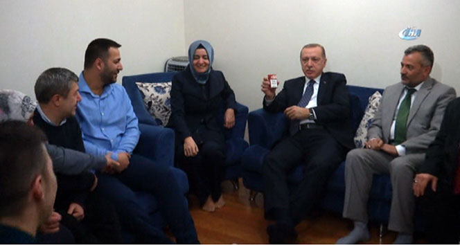 Erdoğan&#039;ın sigara muhabbeti kahkahaya boğdu