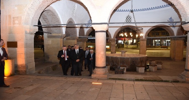 Kültür ve Turizm Bakan Yardımcısı Hüseyin Yayman, Nasrullah Meydanını gezdi