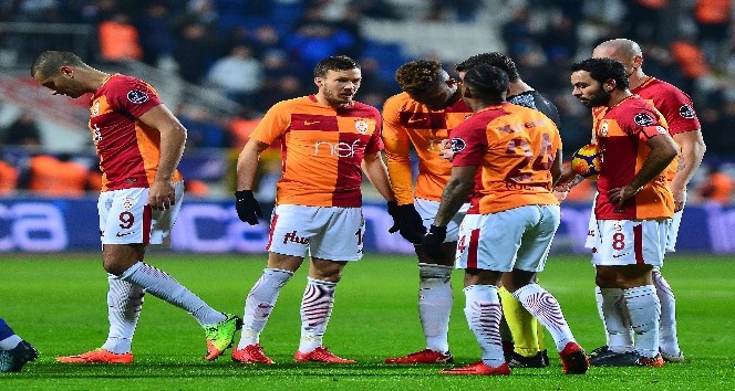 Galatasaray’da yine deplasman yine puan kaybı