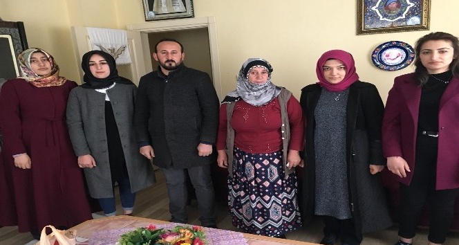 Ülkü Ocakları Bayburt İl Başkanlığı Asena Biriminden şehit ailelerine ziyaret