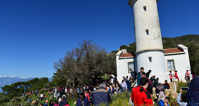 Bin 500 kişi tarihi Gelidonya Feneri’ne yürüdü