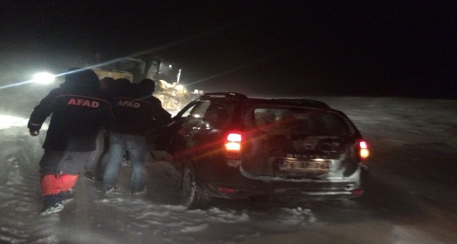 Kars’ta tipi de mahsur kalan 4’ü öğretmen 10 kişiye AFAD kurtardı