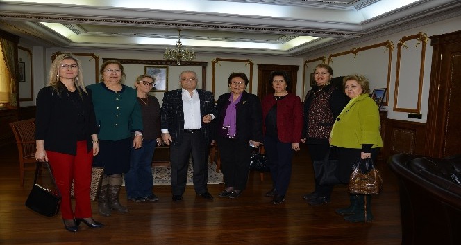 Yardım Sevenler Derneği Kırşehir Şubesi,Vali Necati Şentürk’ü ziyaret etti