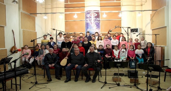 TRT Erzurum Radyosu Türk Halk Müziği Çocuk Korosu 2018’in ilk canlı yayınını gerçekleştirdi
