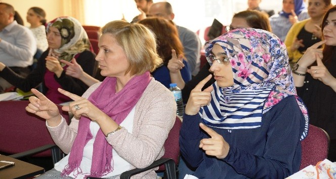 Aydın’da kamu çalışanları işaret dili öğreniyor