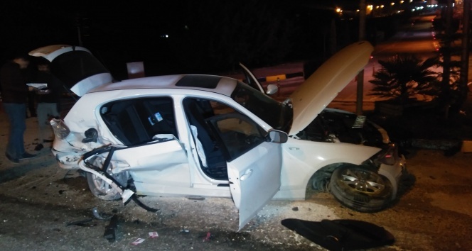 Gaziantep&#039;te 2 araç çarpıştı:5 yaralı