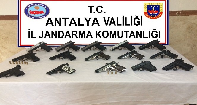 Antalya’da 15 ruhsatsız silah ele geçirildi