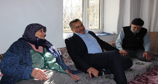 Başkan Tutal’dan yaşlı ve hastalara moral ziyareti