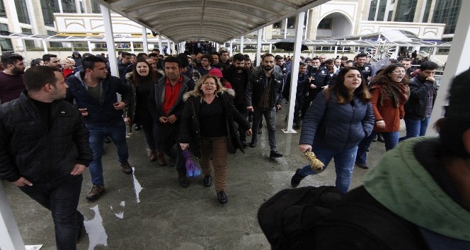 Antalya’da izinsiz açıklamaya polis müdahalesi