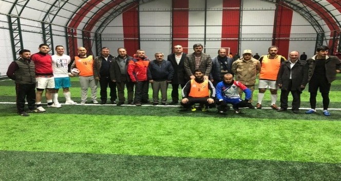 Hanak kurumlar arası futbol turnuvasının başlama vuruşunu Baydar yaptı
