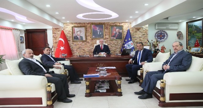 Kamil Saraçoğlu, oda başkanlarıyla bir araya geldi