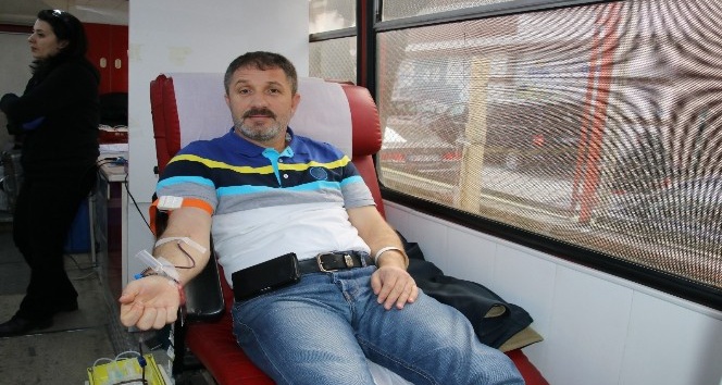 Türk Bayrağı hediyeli kan bağışı