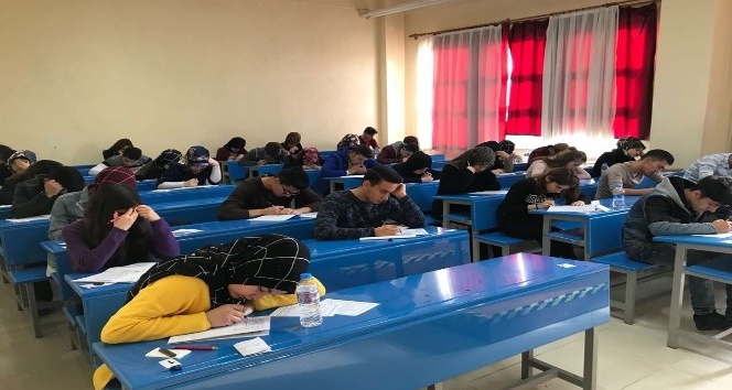 Gazi Emet Anadolu Lisesi öğrencileri üniversiteye hazırlanıyor
