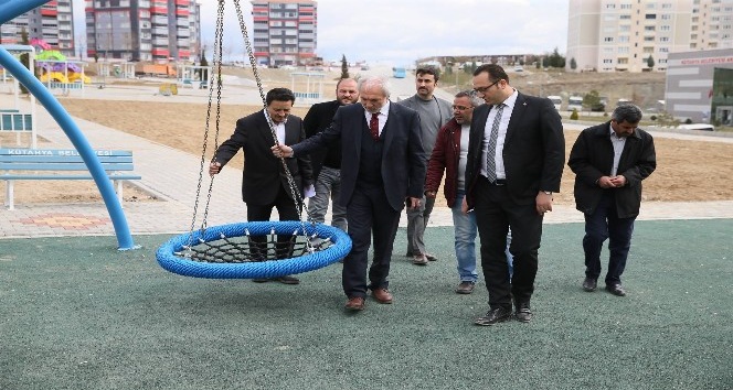 Başkan Saraçoğlu, oyun parkı ve peyzaj çalışmalarını yerinde inceledi