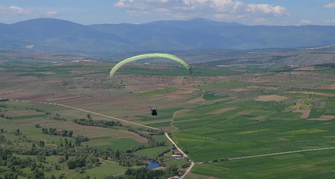 Karabük’te yamaç paraşütü heyecanı