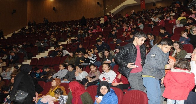 Şırnak’ta öğrenciler tiyatroyla buluştu