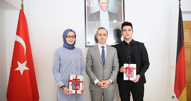 Almanya&#039;da en başarılı Türk öğrenciler ödüllerini aldı