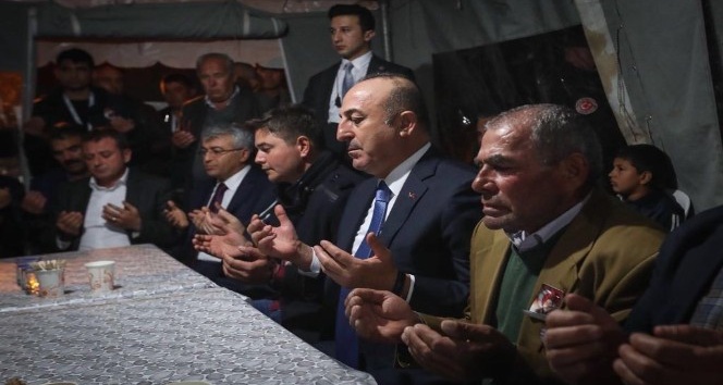 Dışişleri Bakanı Çavuşoğlu, şehit evini ziyaret etti