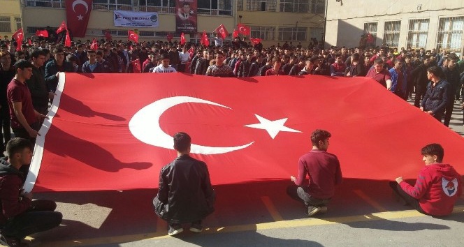 Öğrencilerden Mehmetçiğe destek programı