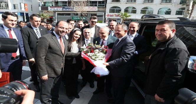 Bakan Özhaseki Şanlıurfa’daki belediyeciliği takdir etti