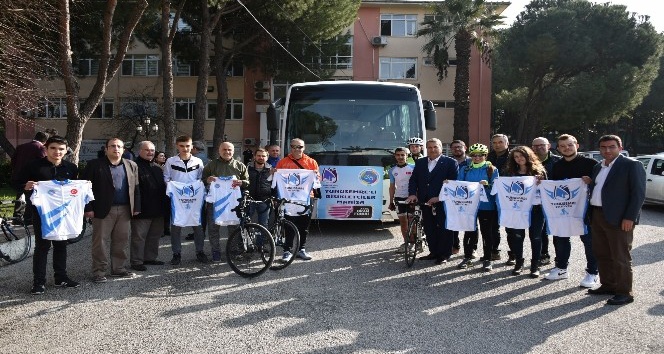 Yunusemre’den bisiklet sporcularına destek