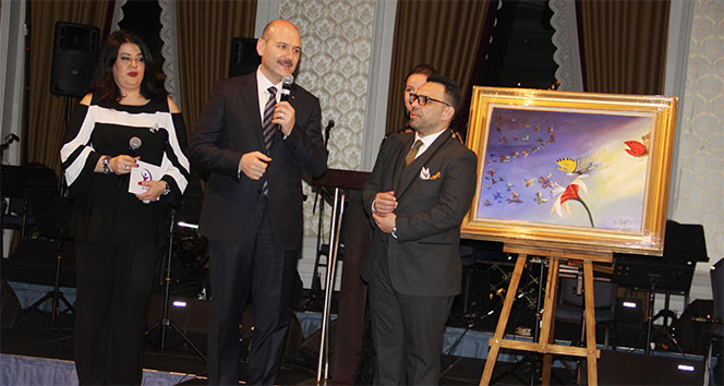Bakan Soylu&#039;nun kırılmaktan son anda kurtulan tablosu 500 bin liraya satıldı
