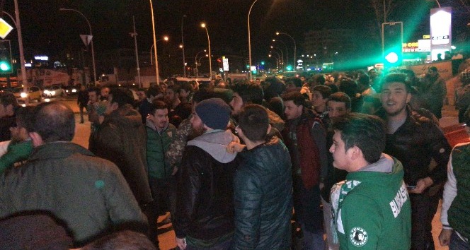 Bursaspor taraftarından yönetime protesto