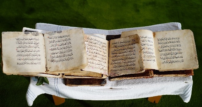 (Özel) 700 yıllık el yazması Kur’an-ı Kerim’ler, büyük ilgi görüyor