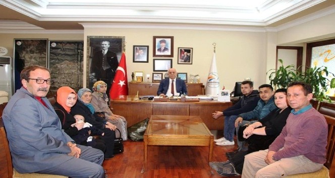 Afrin’de yaralanan Mehmetçiğin ailesinden Başkan Seyfi Dingil’e teşekkür