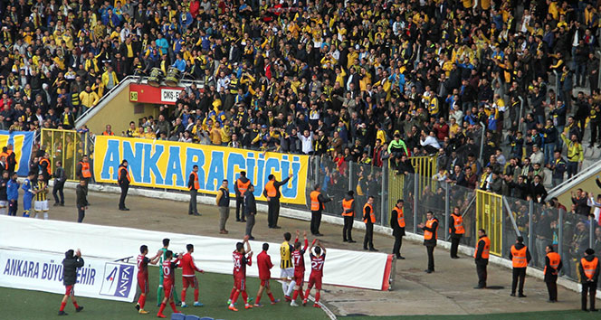 Gaziantepspor’a Ankaragücü taraftarı sahip çıktı