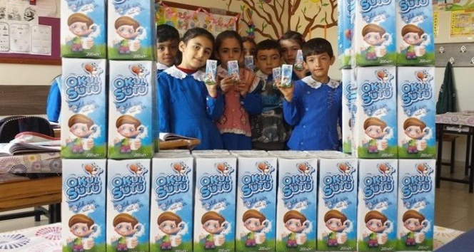 Siirt’te okullarda süt dağıtımı devam ediyor