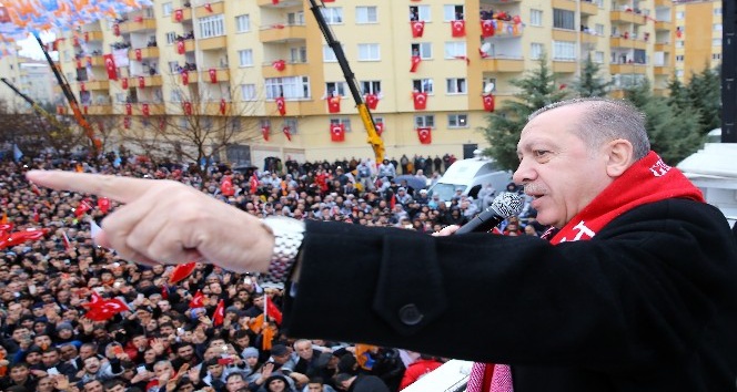 Cumhurbaşkanı Erdoğan: &quot;İnşallah oradaki teröristleri derdest edip, o toprakları sahiplerine teslim edeceğiz&quot;