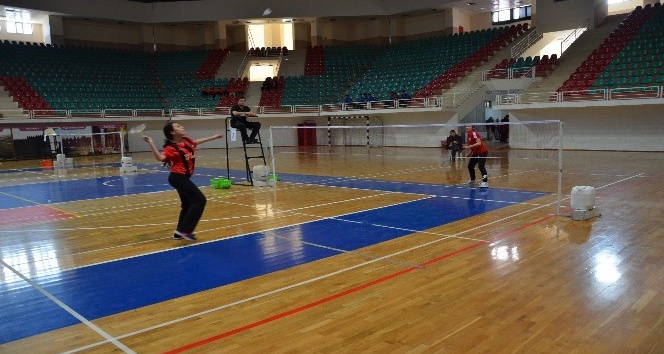 Diyarbakır’da badminton grup maçları
