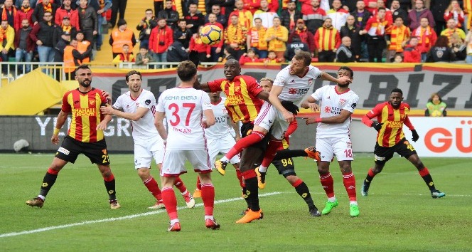 Spor Toto Süper Lig: Göztepe: 1 - Demir Grup Sivaspor: 0 (İlk yarı)