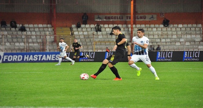 Adana Demirspor - İstanbulspor karşılaşması yarıda kaldı