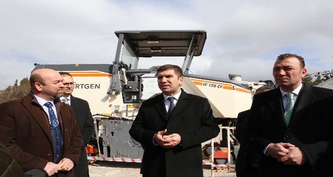 Başkan Ercengiz, asfalt kazıma aracını tanıttı