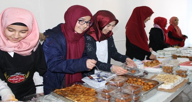 Akdağmadeni’nde Mehmetçik Vakfı yararına kermes düzenlendi