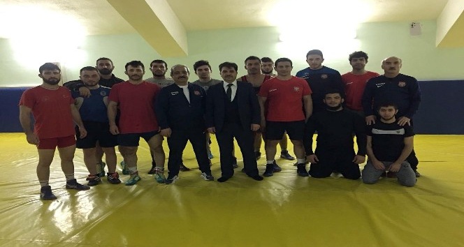 Yozgatlı güreşçiler Türkiye Şampiyonası’na gidiyor