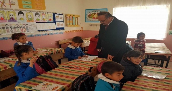 Alagöz köy okullarını gezdi